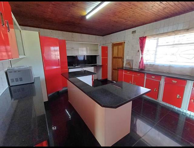 7 BEDROOM HOUSE FOR SALE IN LAUDIUM